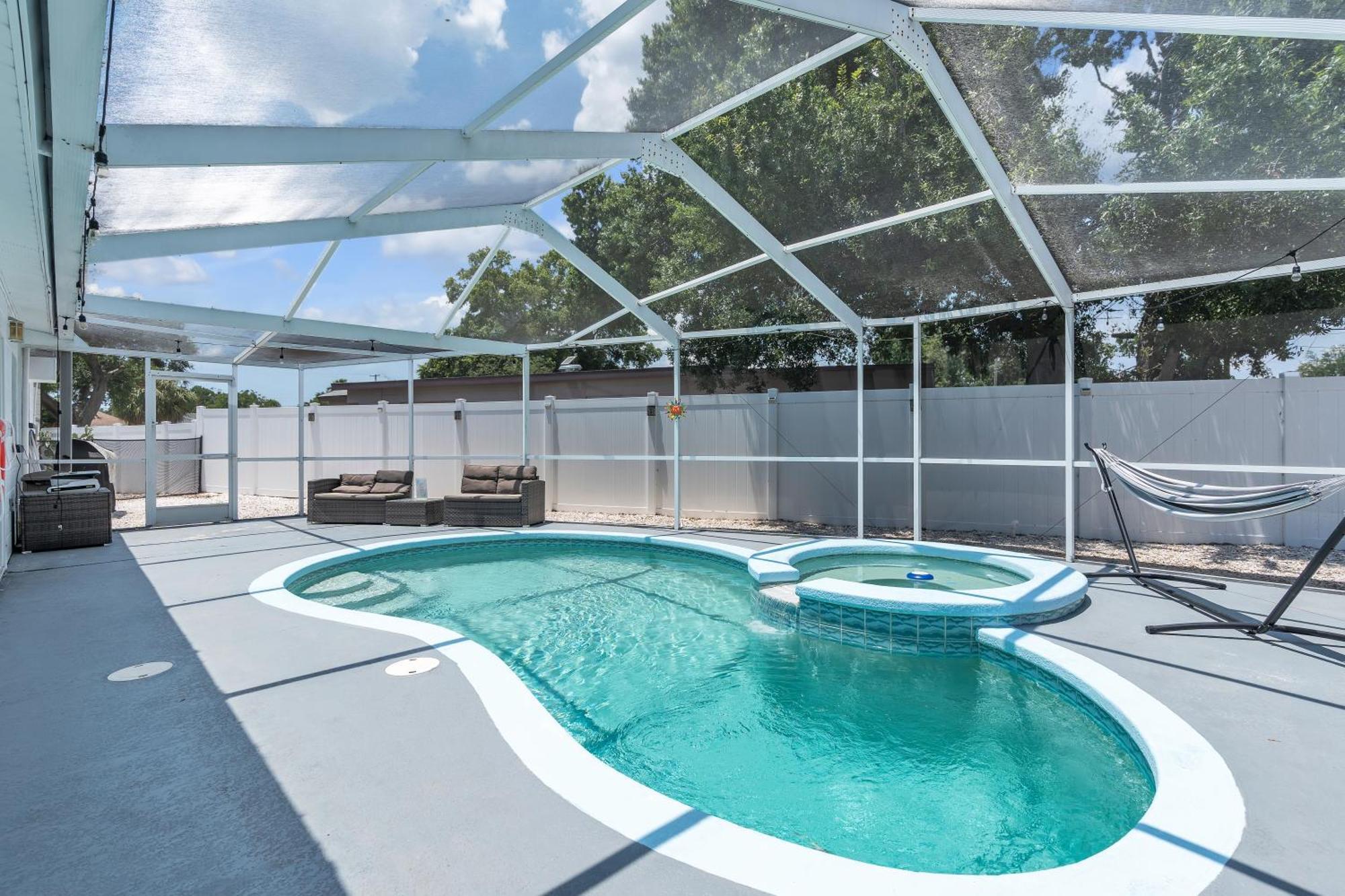 Stunning Modern Home In Tampa With Pool - Just 5 Minutes From Airport! Zewnętrze zdjęcie